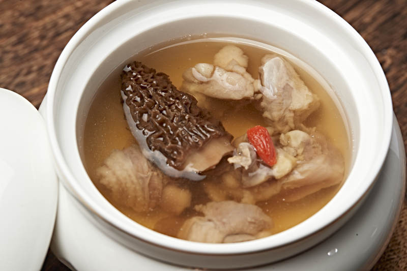 羊肚菌炖土鸡汤图片