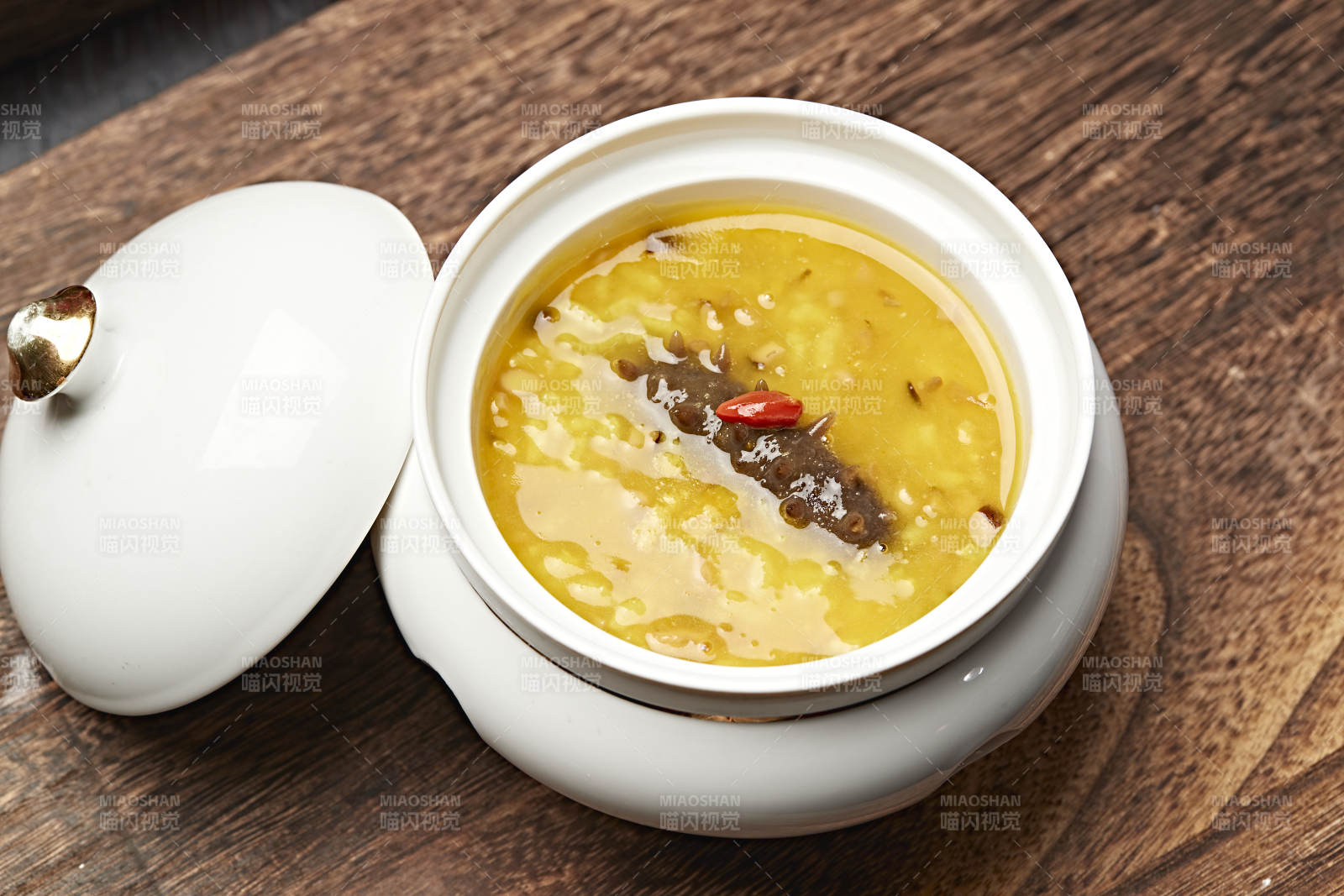 鲍鱼汁薏米枸杞炖辽参图片