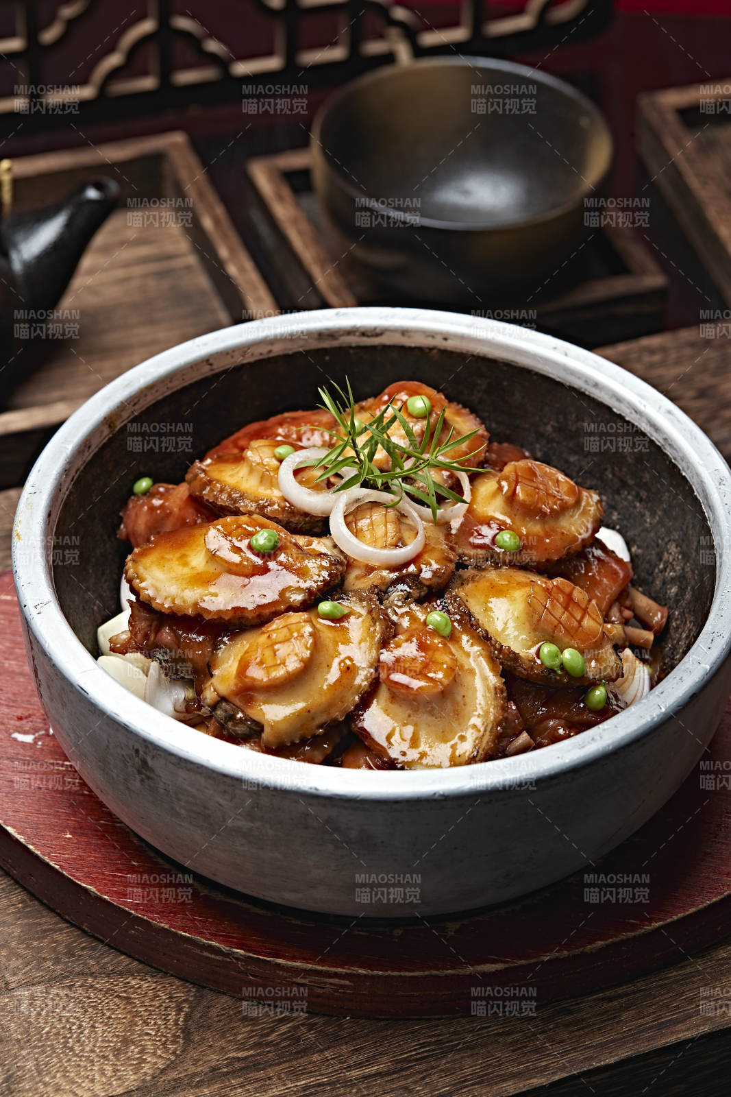 石锅猪脚煨鲍鱼图片