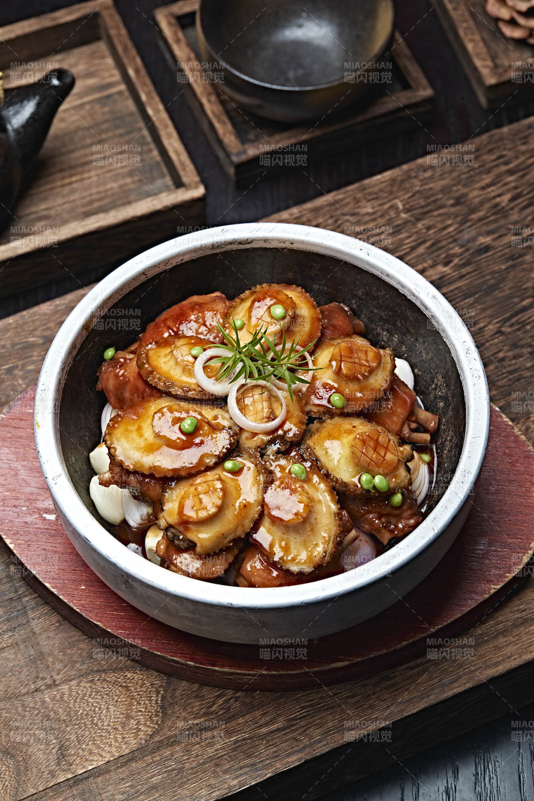 石锅猪脚煨鲍鱼图片