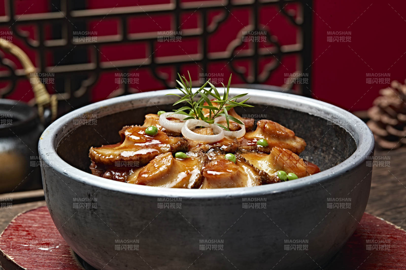 石锅猪脚煨鲍鱼图片