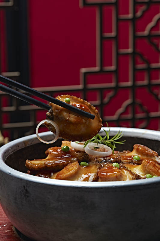 石锅猪脚煨鲍鱼图片