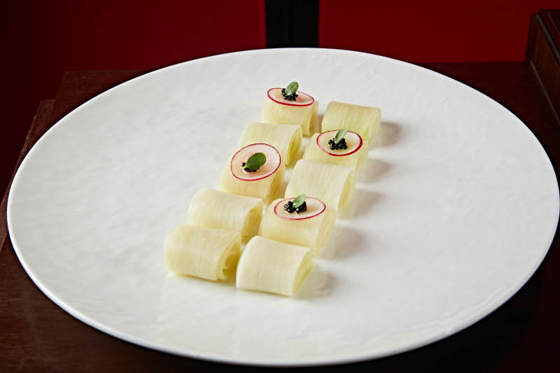 酸笋卷配黑松露图片