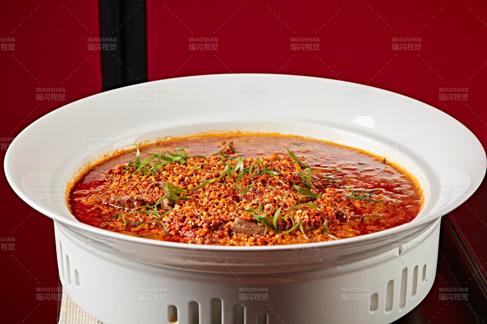 红油香辣水煮牛肉图片