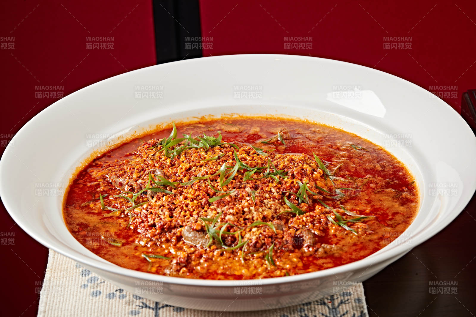 红油香辣水煮牛肉图片