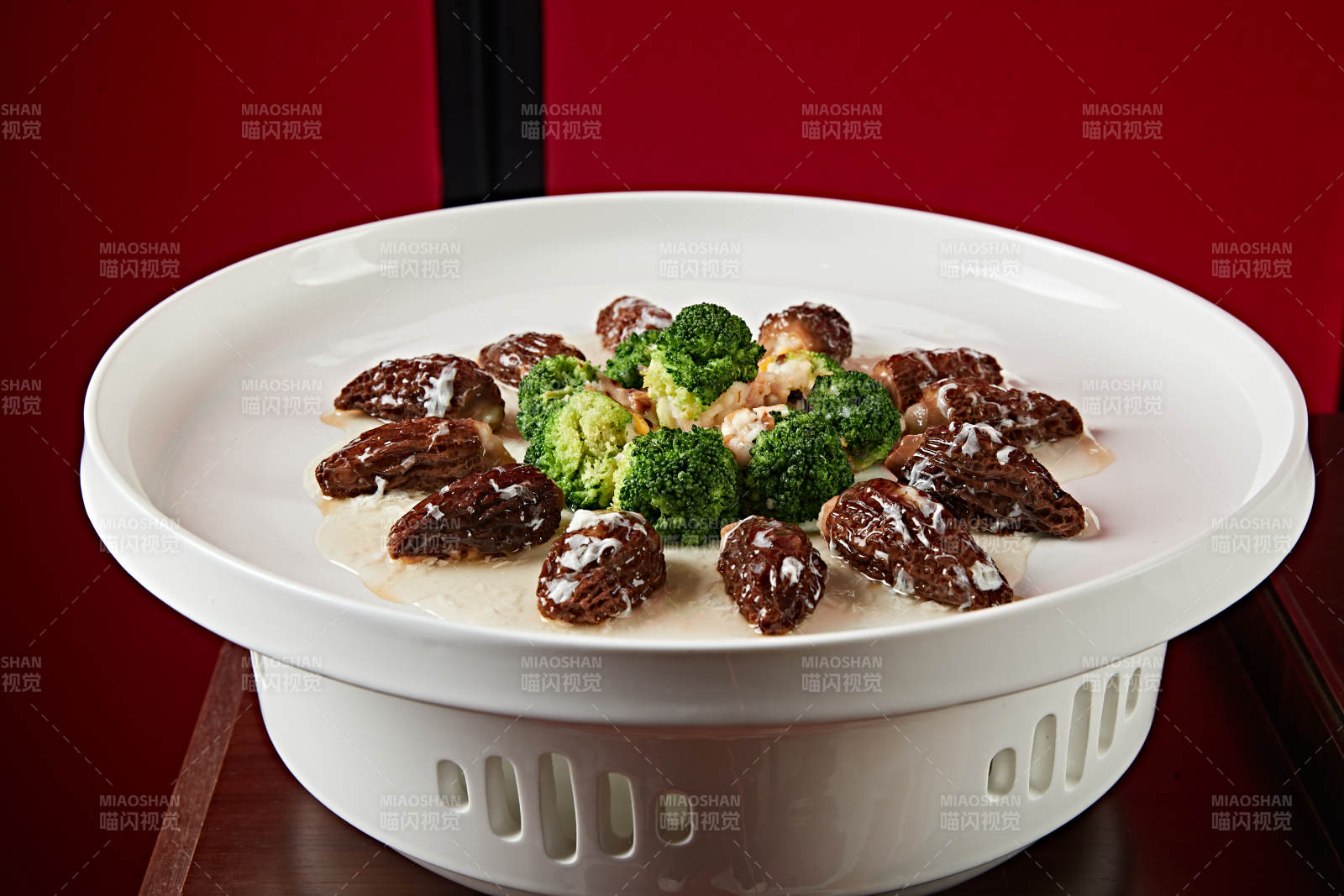 浇汁羊肚菌图片