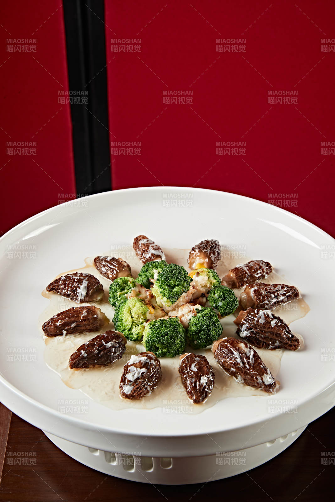 浇汁羊肚菌图片