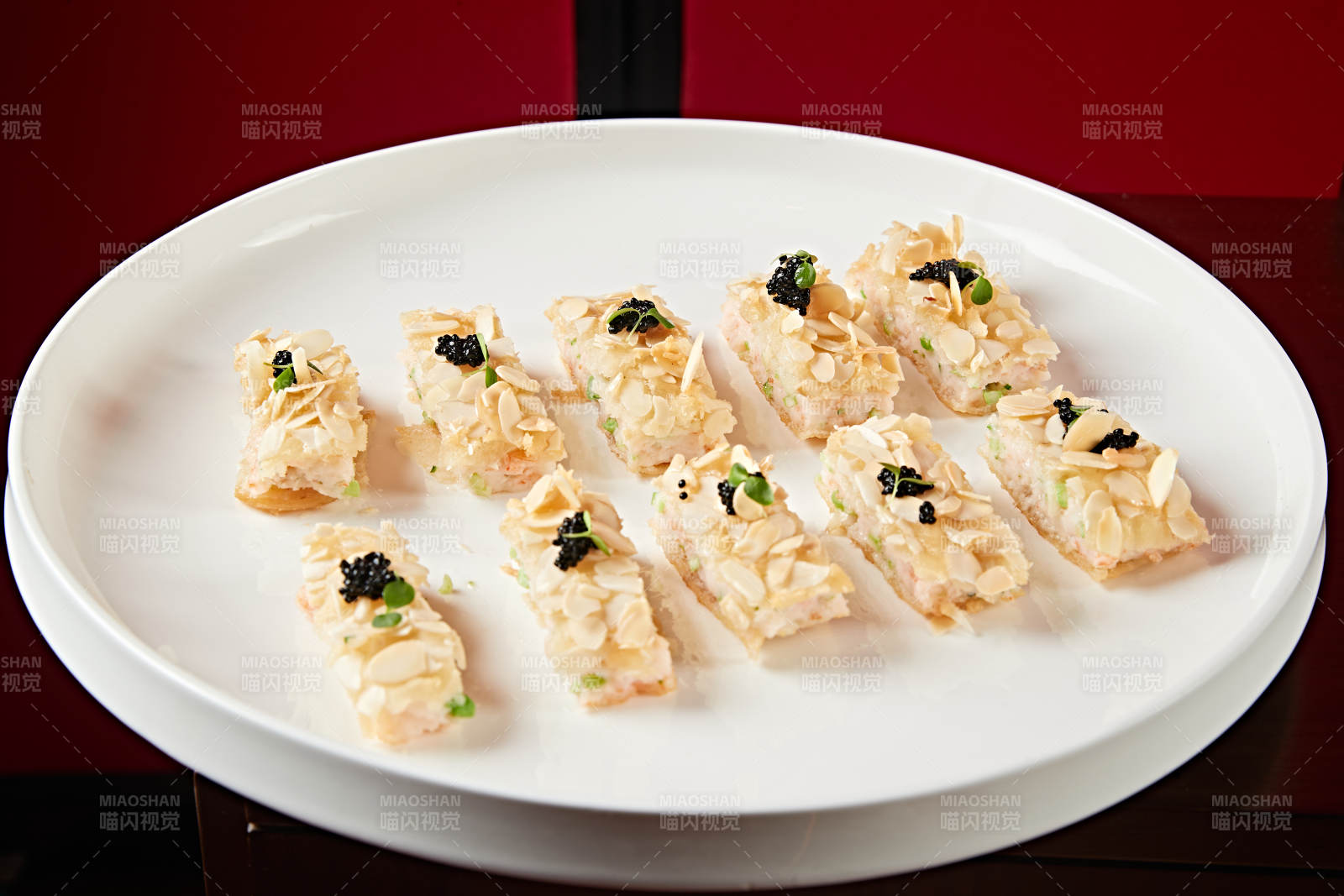 虾肉杏仁饼配黑松露图片