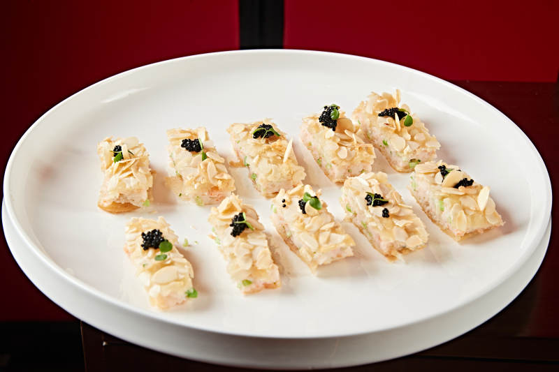 虾肉杏仁饼配黑松露图片