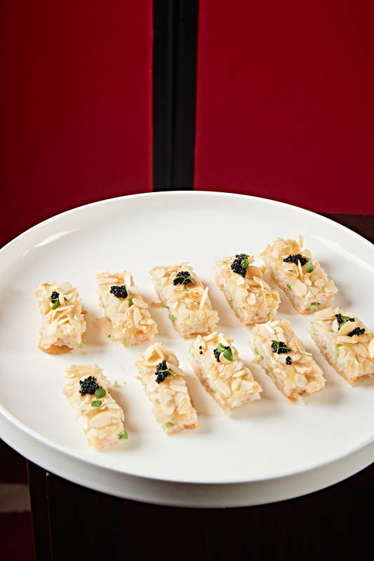 虾肉杏仁饼配黑松露图片