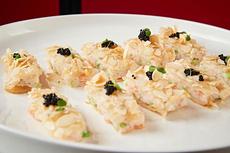 虾肉杏仁饼配黑松露图片