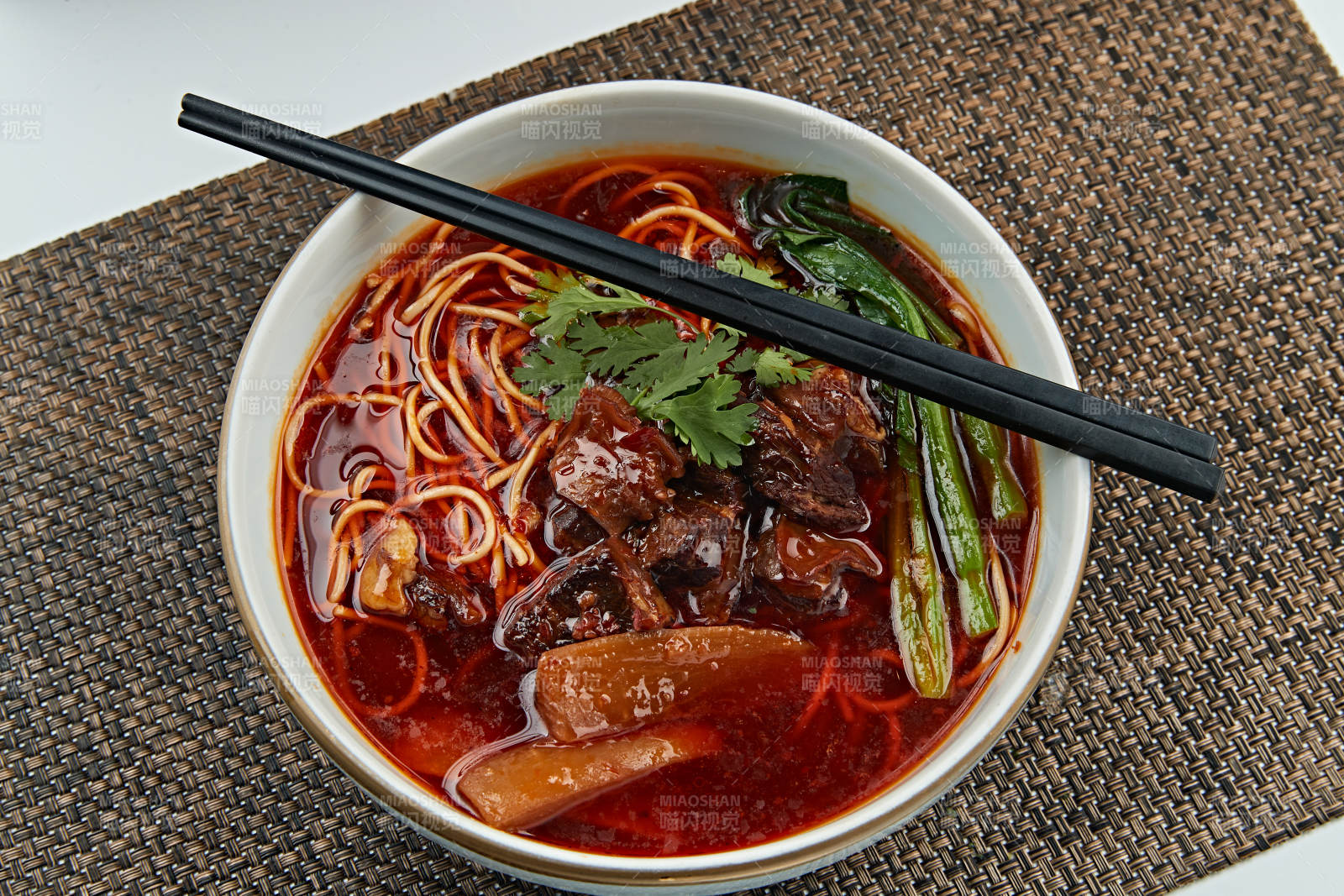 红油重庆牛肉小面图片