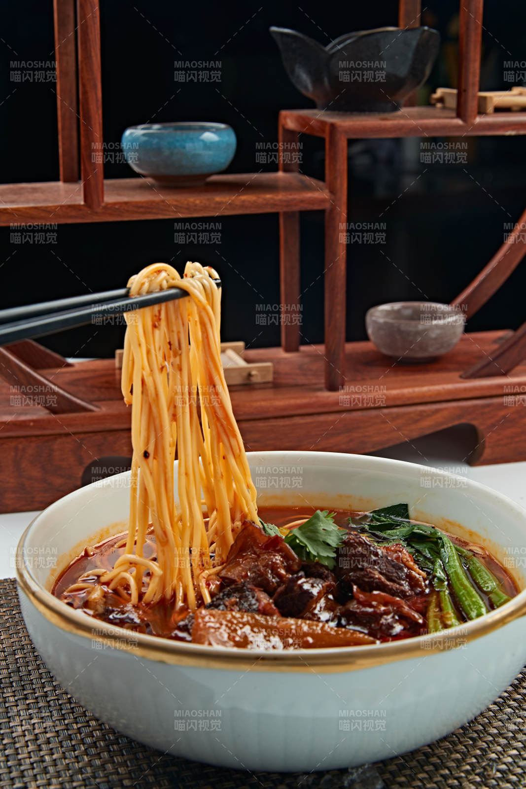 红油重庆牛肉小面图片