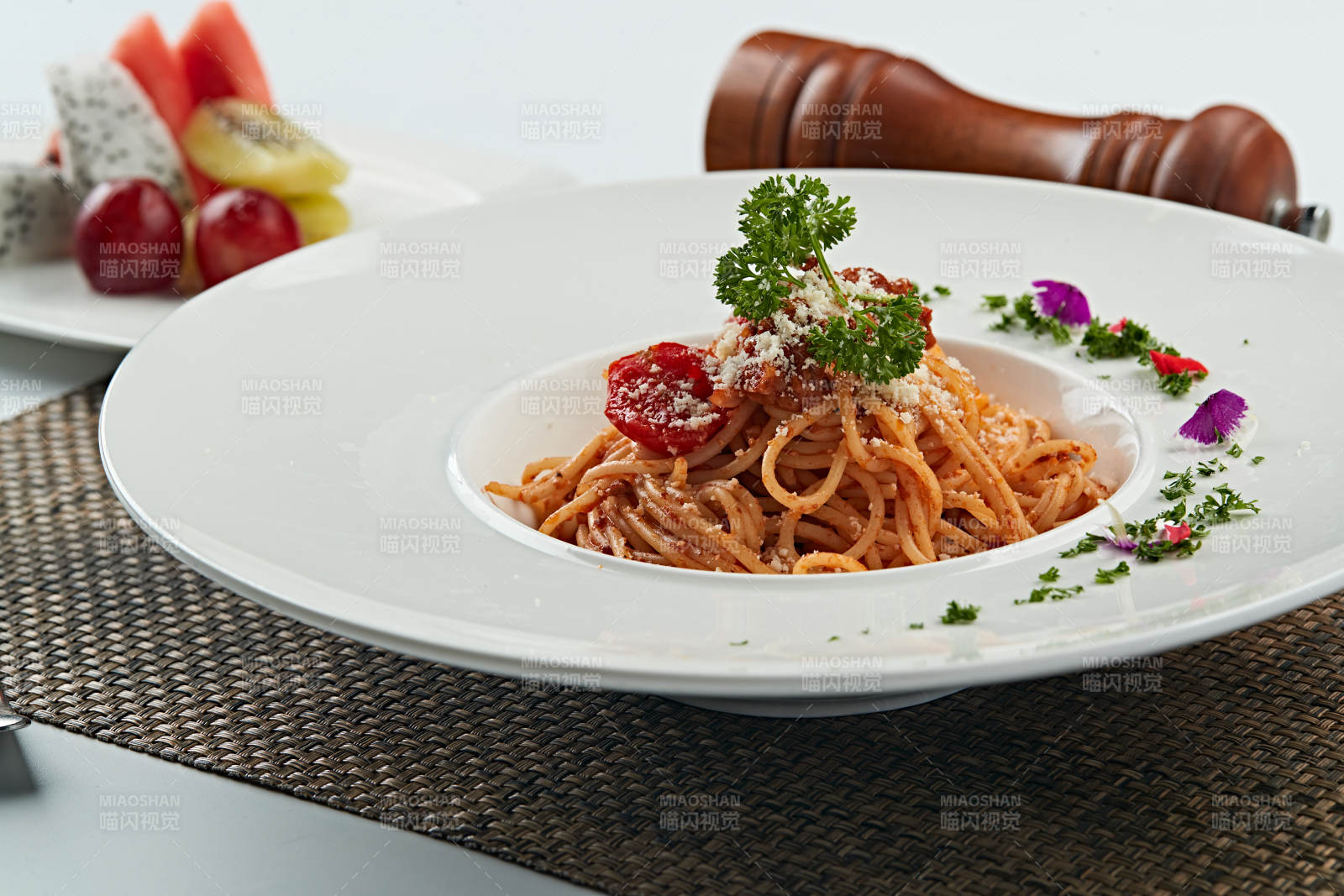 意大利茄汁肉酱面意面图片
