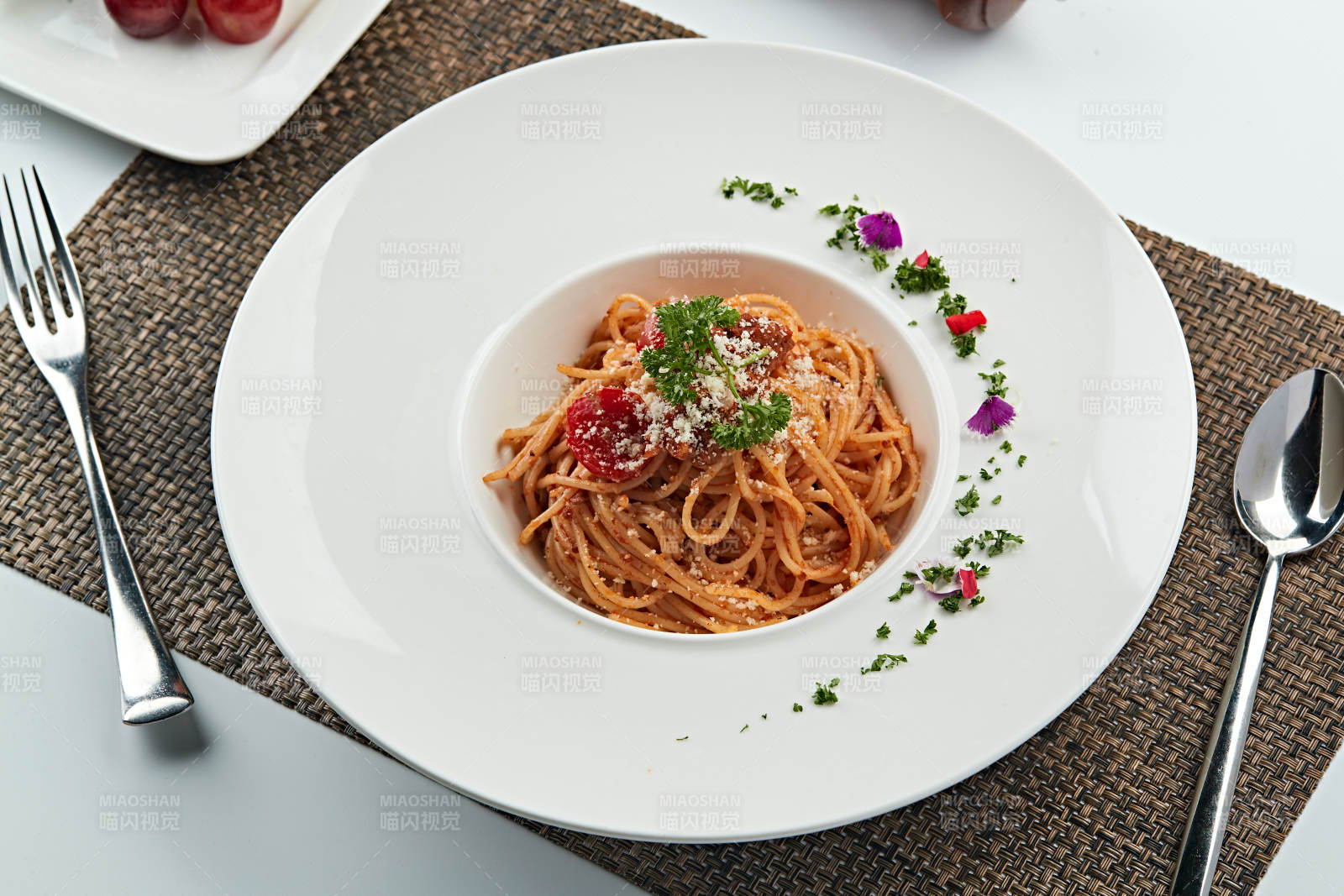 意大利茄汁肉酱面意面图片
