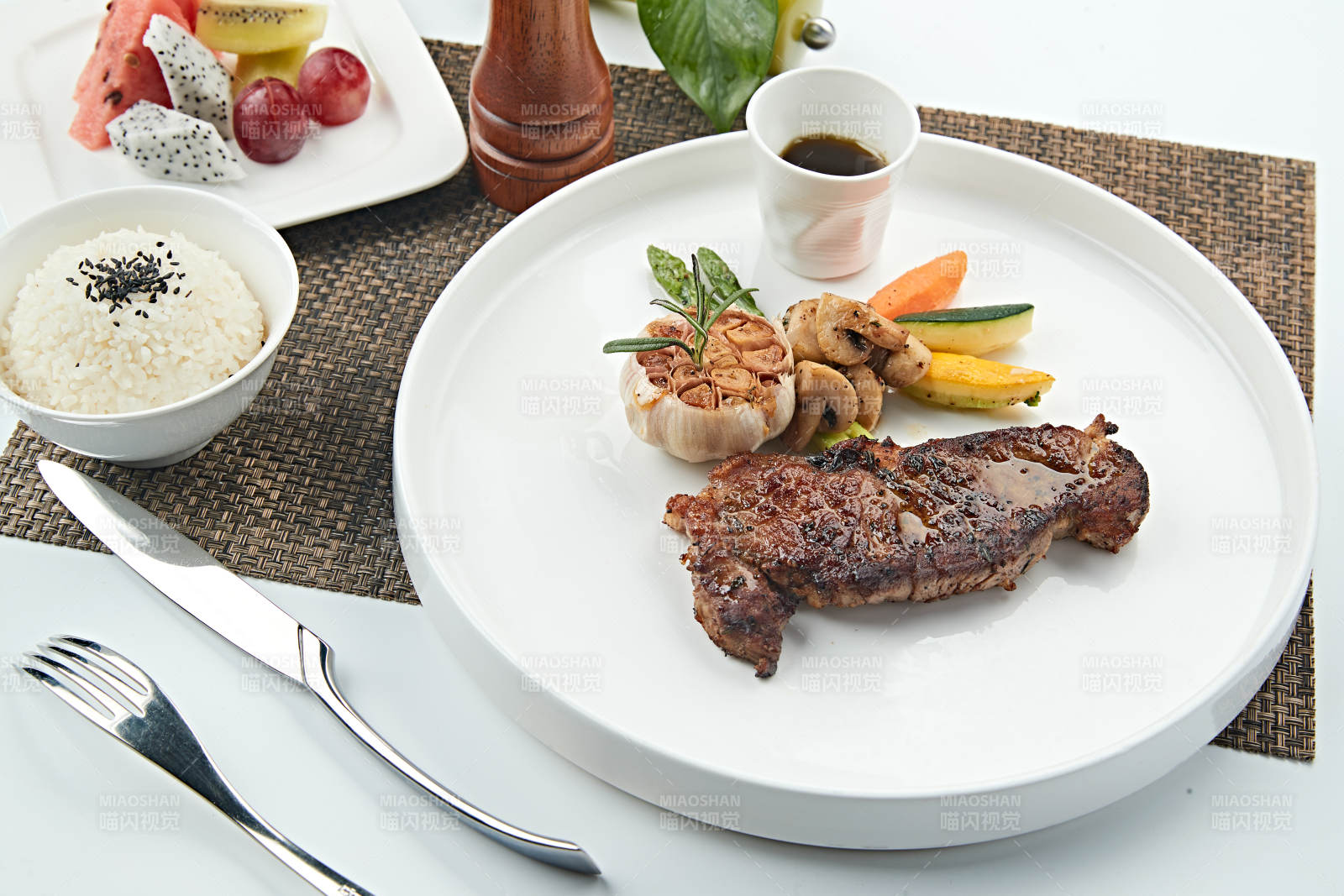 香煎黑椒小牛排图片