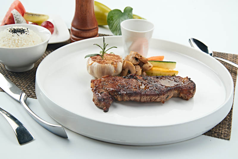 香煎黑椒小牛排图片