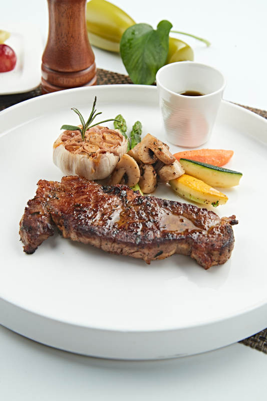 香煎黑椒小牛排图片