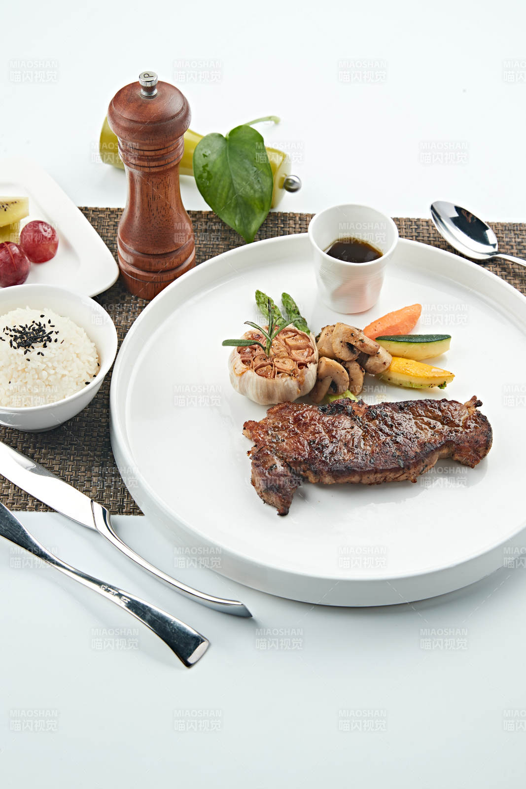 香煎黑椒小牛排图片