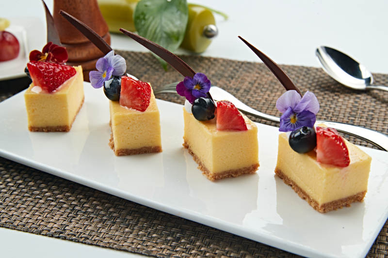 巧克力草莓蓝莓慕斯蛋糕图片