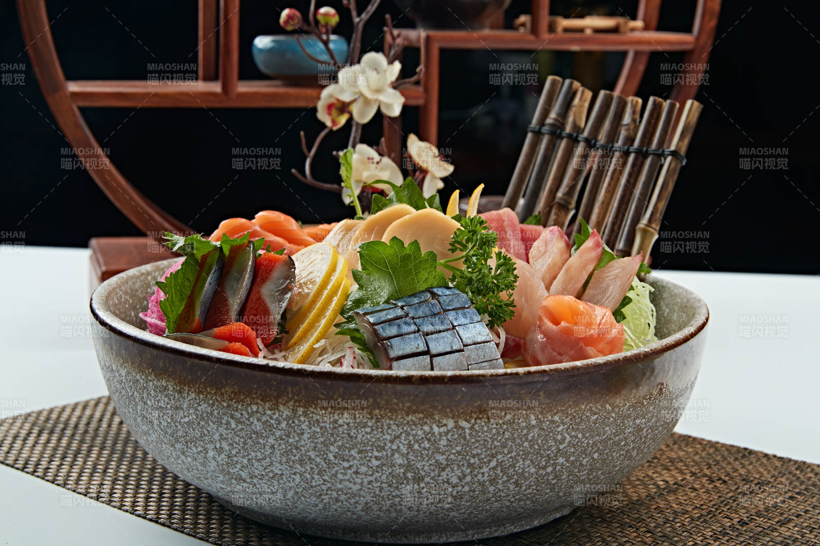 日料什锦刺身拼盘图片