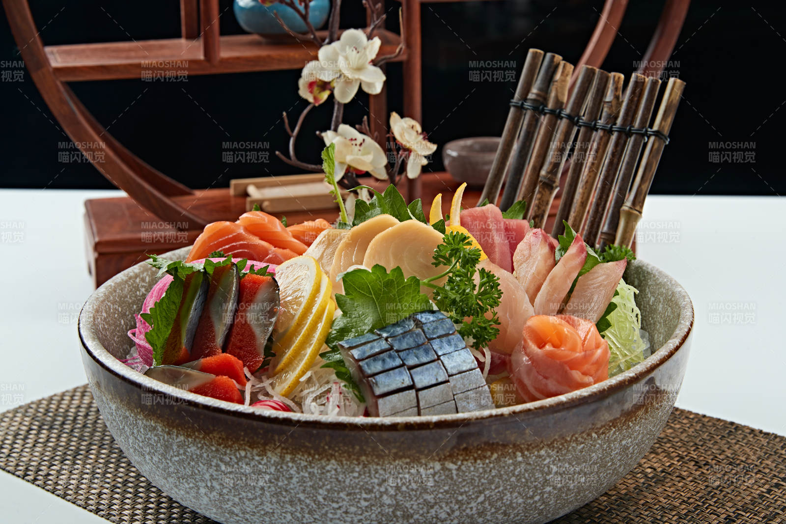 日料什锦刺身拼盘图片