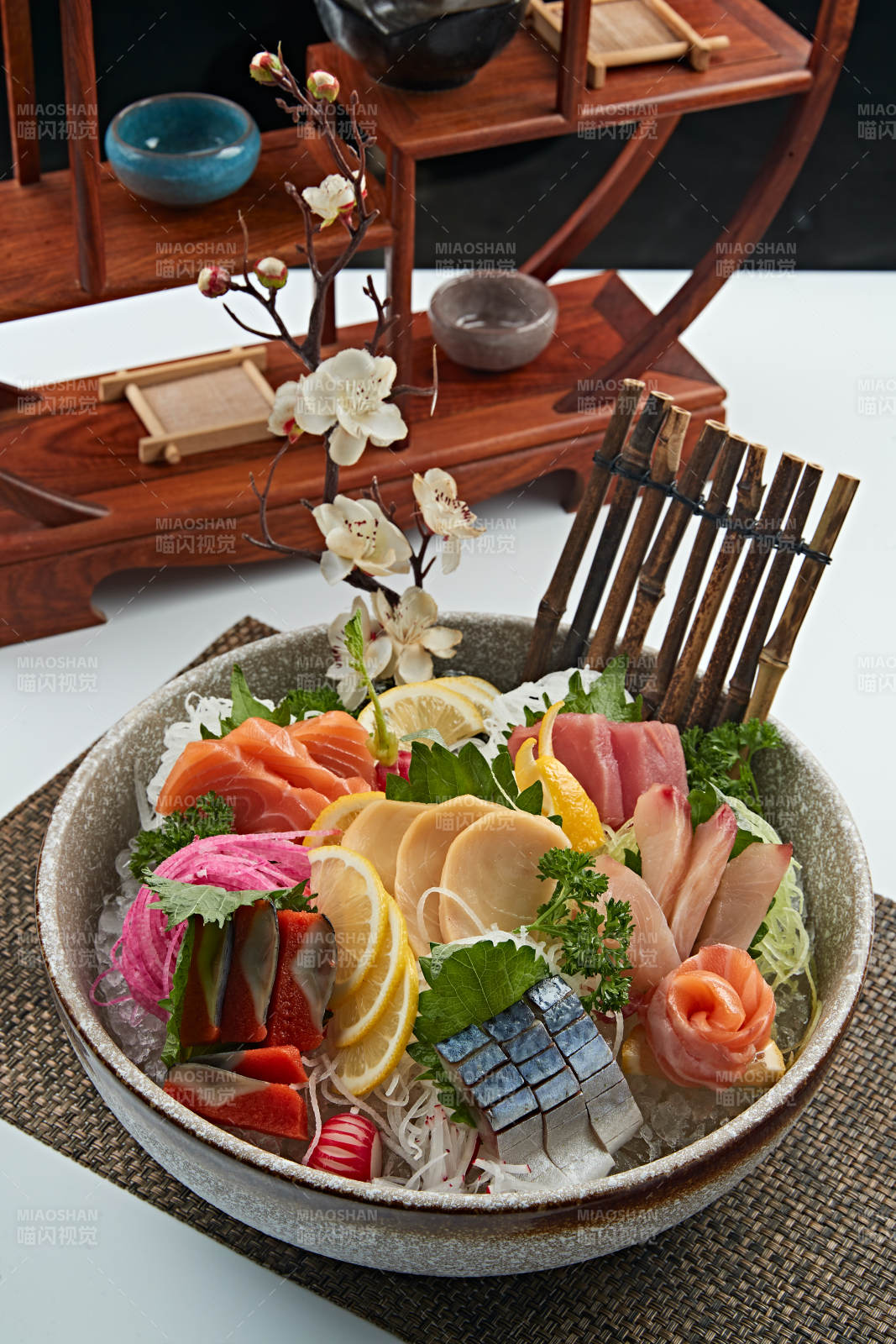日料什锦刺身拼盘图片