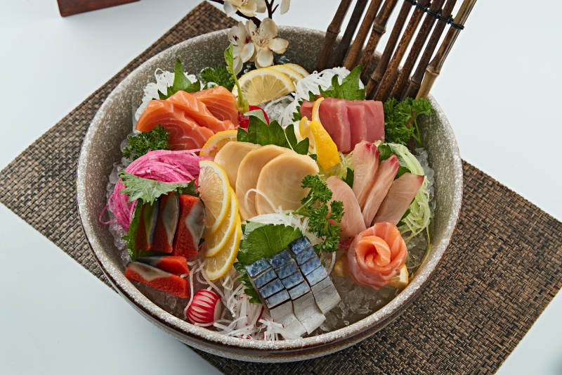 日料什锦刺身拼盘图片