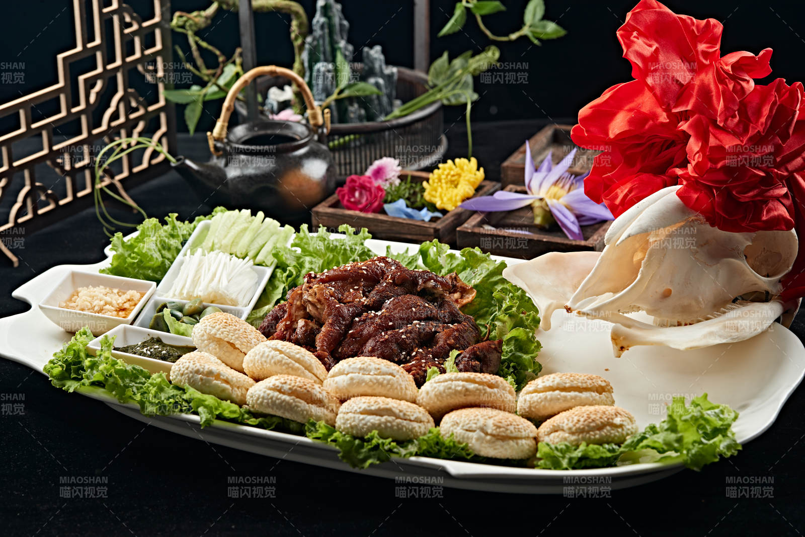 焖炉烤羊肉配芝麻锅盔图片