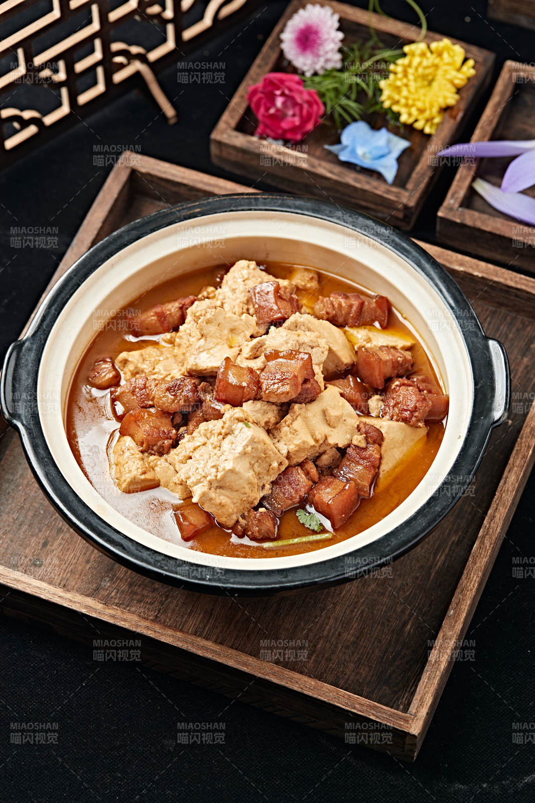 砂锅红烧肉炖农家大豆腐图片