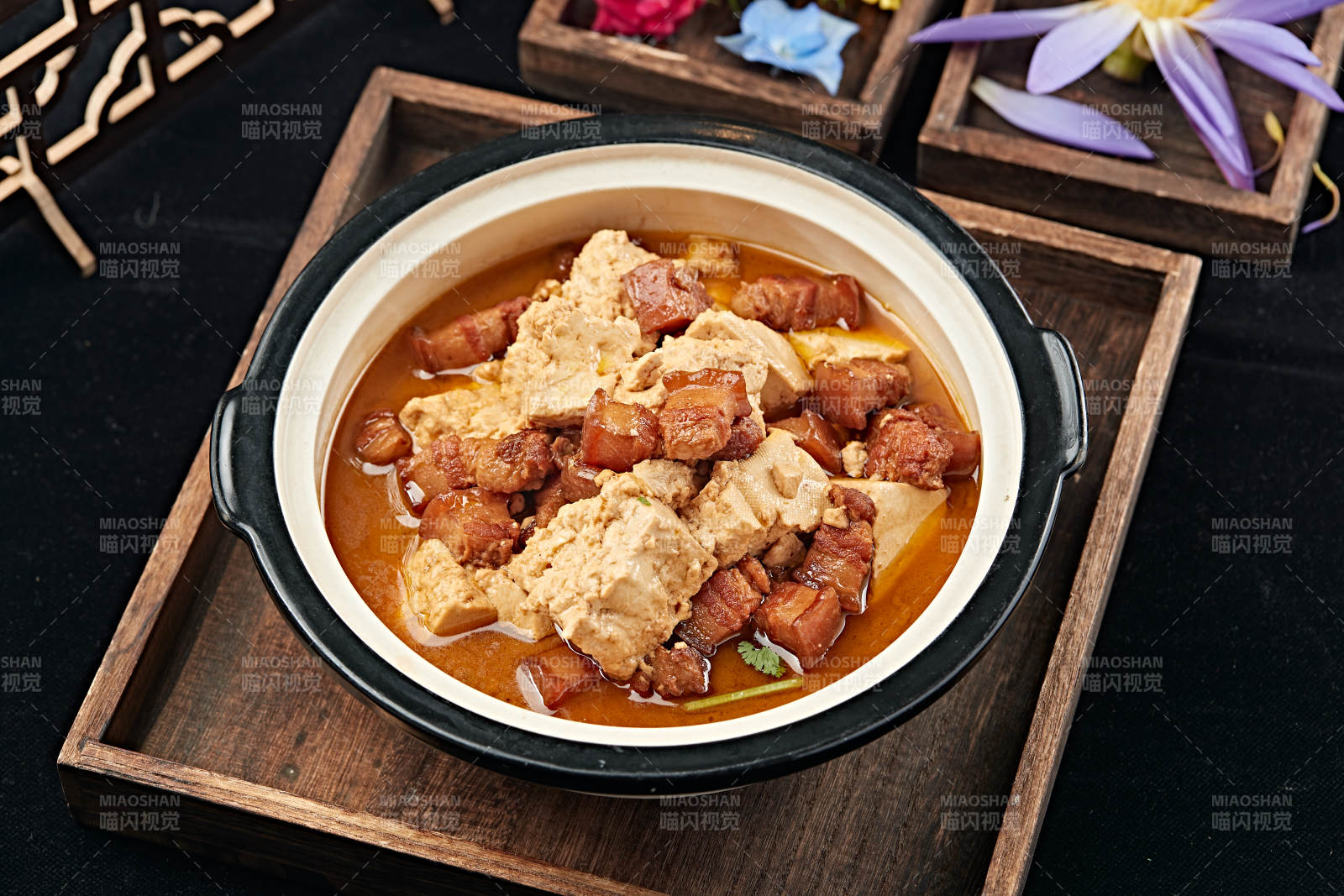 砂锅红烧肉炖农家大豆腐图片