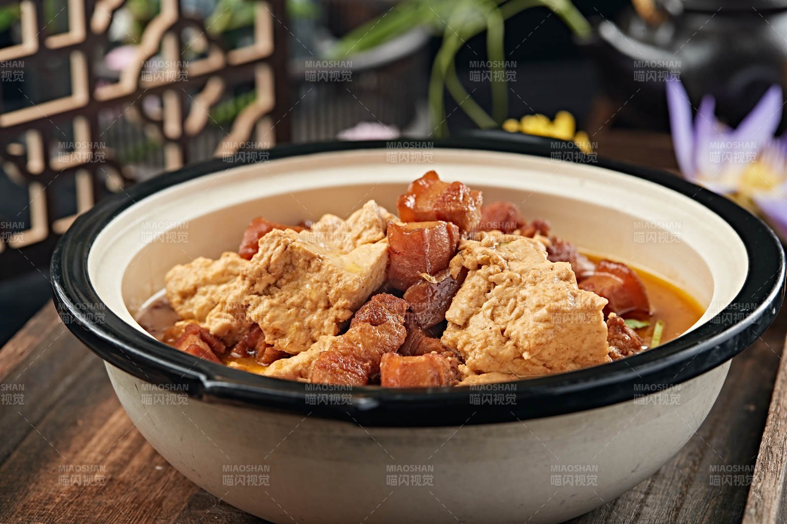 砂锅红烧肉炖农家大豆腐图片