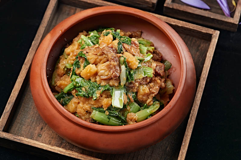 五花肉土豆炖小白菜图片