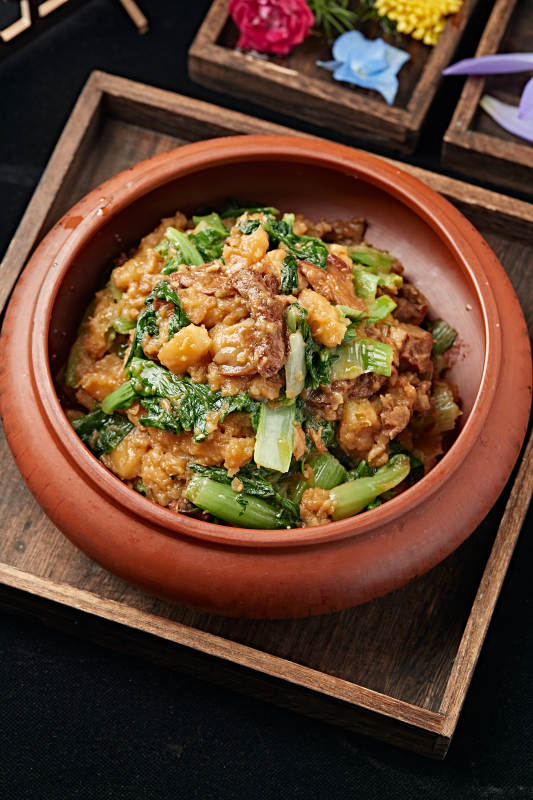 五花肉土豆炖小白菜图片