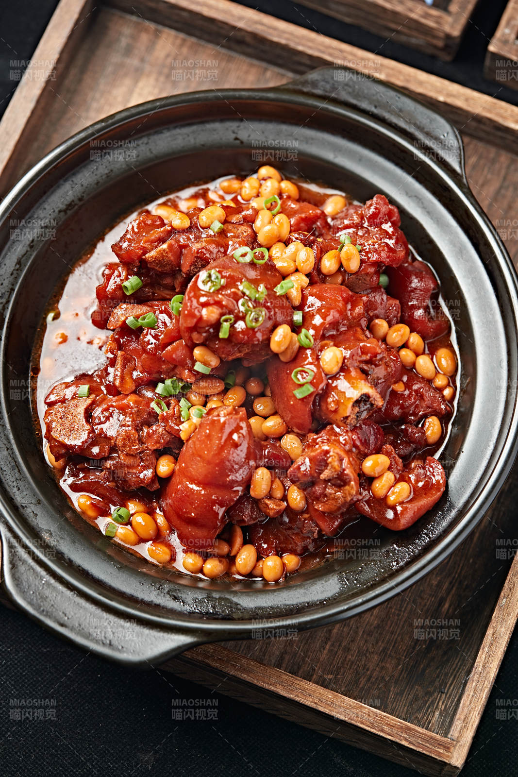 砂锅黄豆焖猪手图片