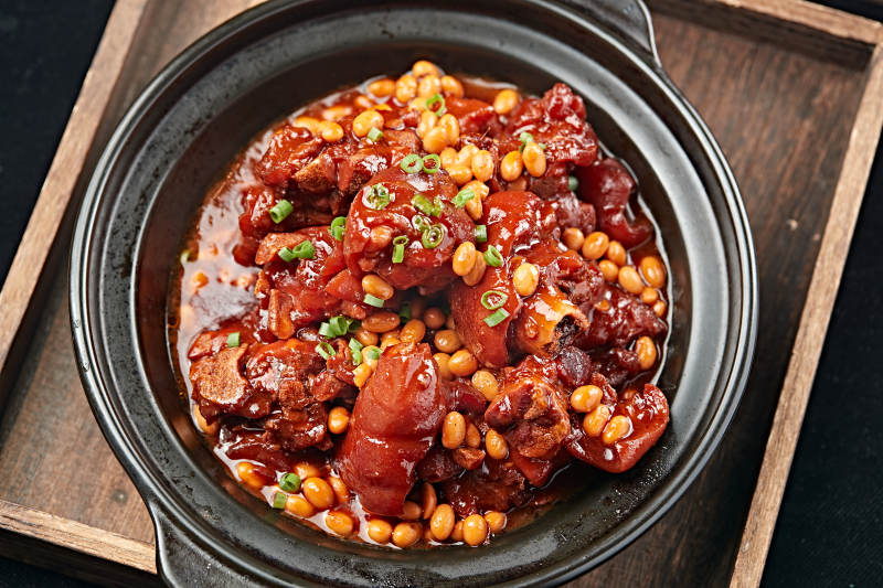 砂锅黄豆焖猪手图片