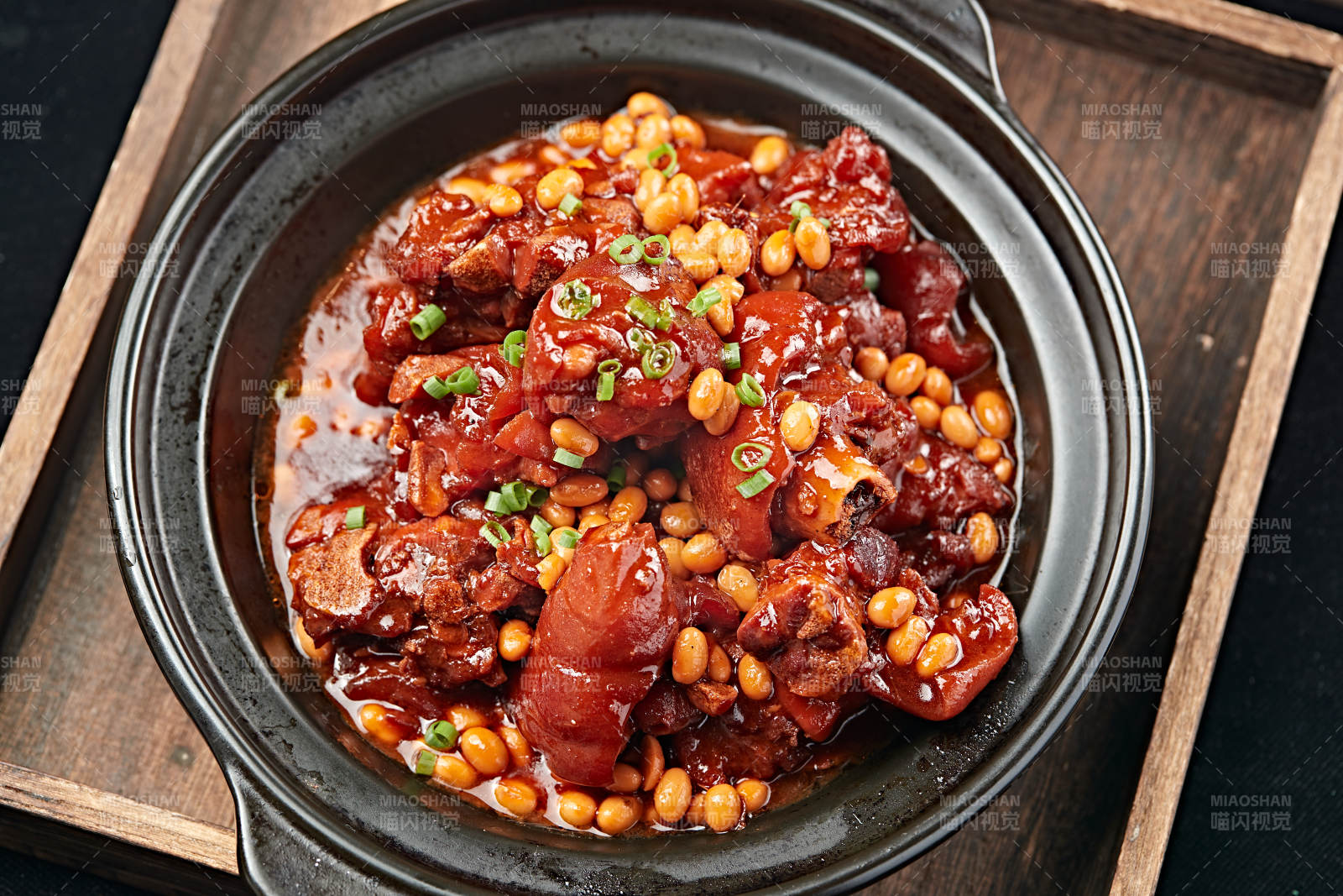 砂锅黄豆焖猪手图片