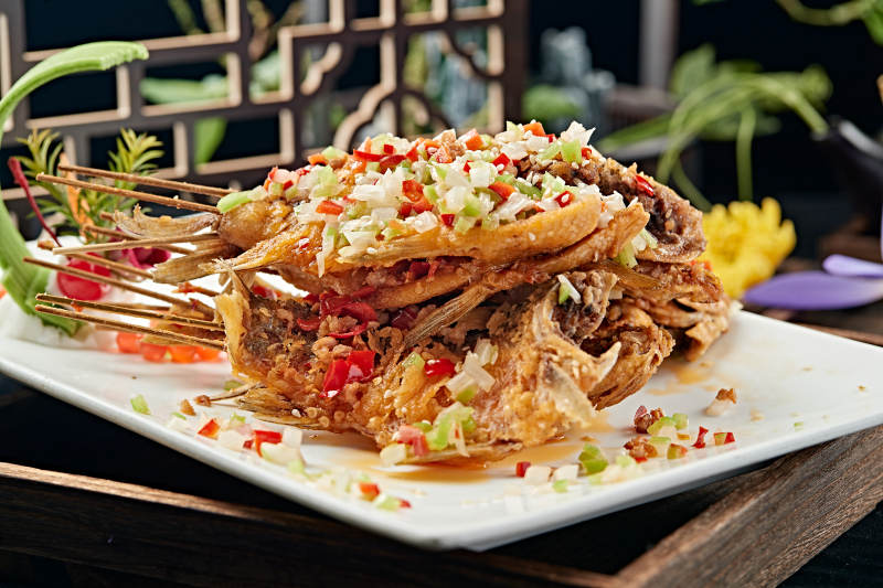 串烤香辣鲫鱼碳烤鲫鱼图片