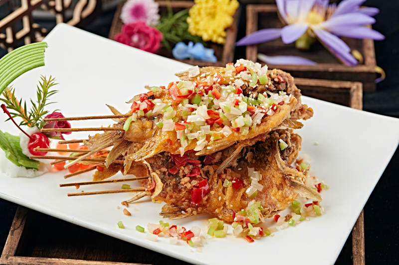 串烤香辣鲫鱼碳烤鲫鱼图片