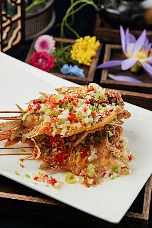 串烤香辣鲫鱼碳烤鲫鱼图片