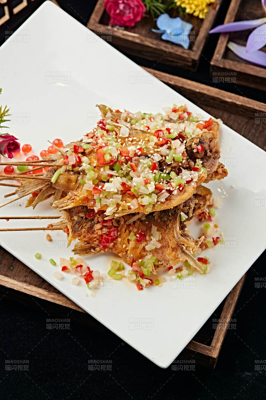 串烤香辣鲫鱼碳烤鲫鱼图片