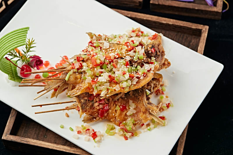 串烤香辣鲫鱼碳烤鲫鱼图片