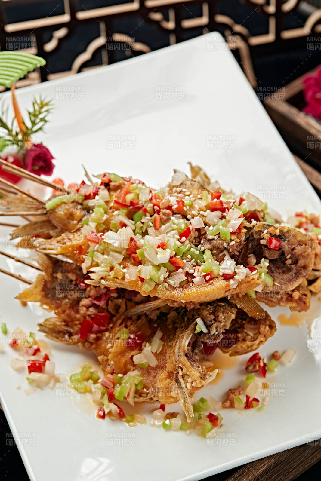 串烤香辣鲫鱼碳烤鲫鱼图片