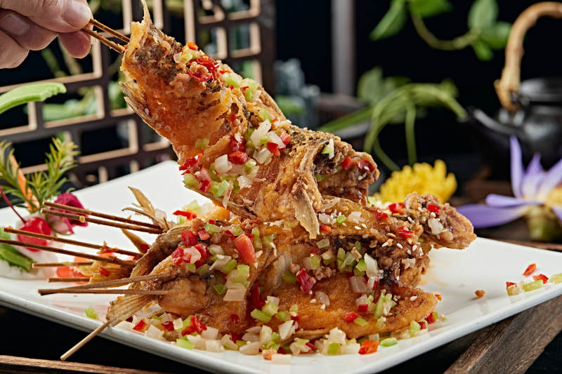 串烤香辣鲫鱼碳烤鲫鱼图片