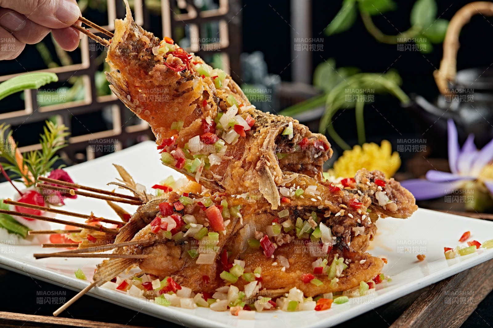 串烤香辣鲫鱼碳烤鲫鱼图片