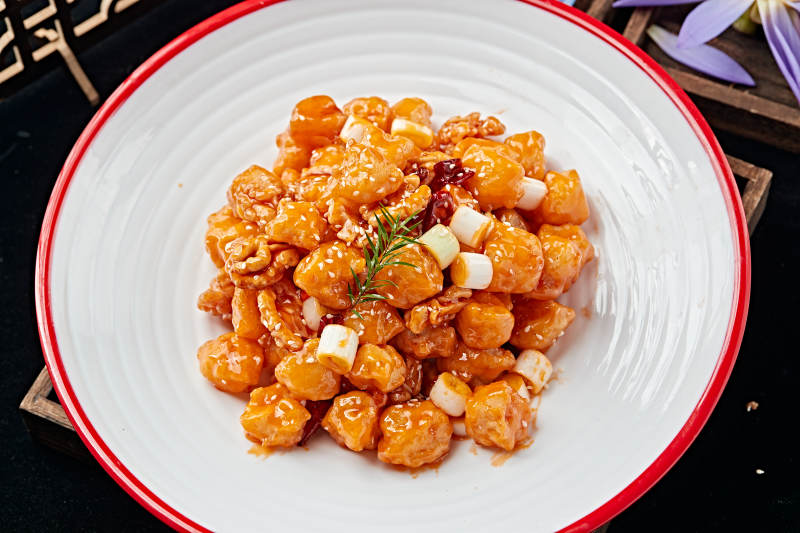 宫保糖醋桃仁鳕鱼粒图片