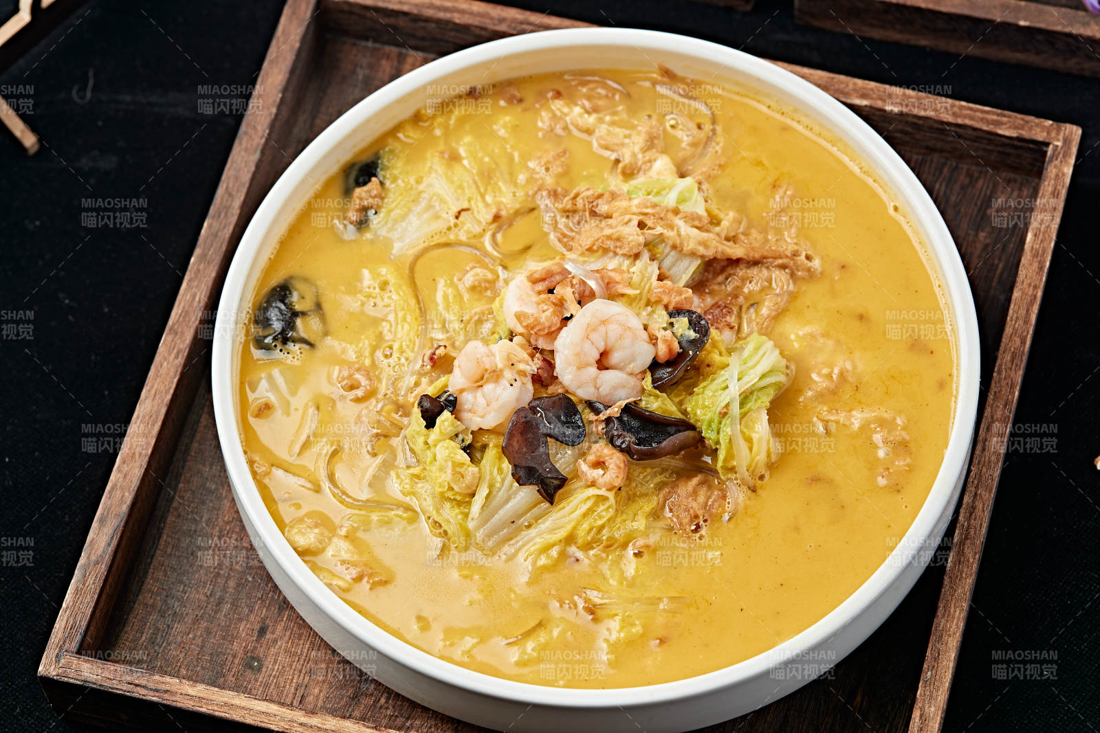 津菜浓汤炖八珍图片