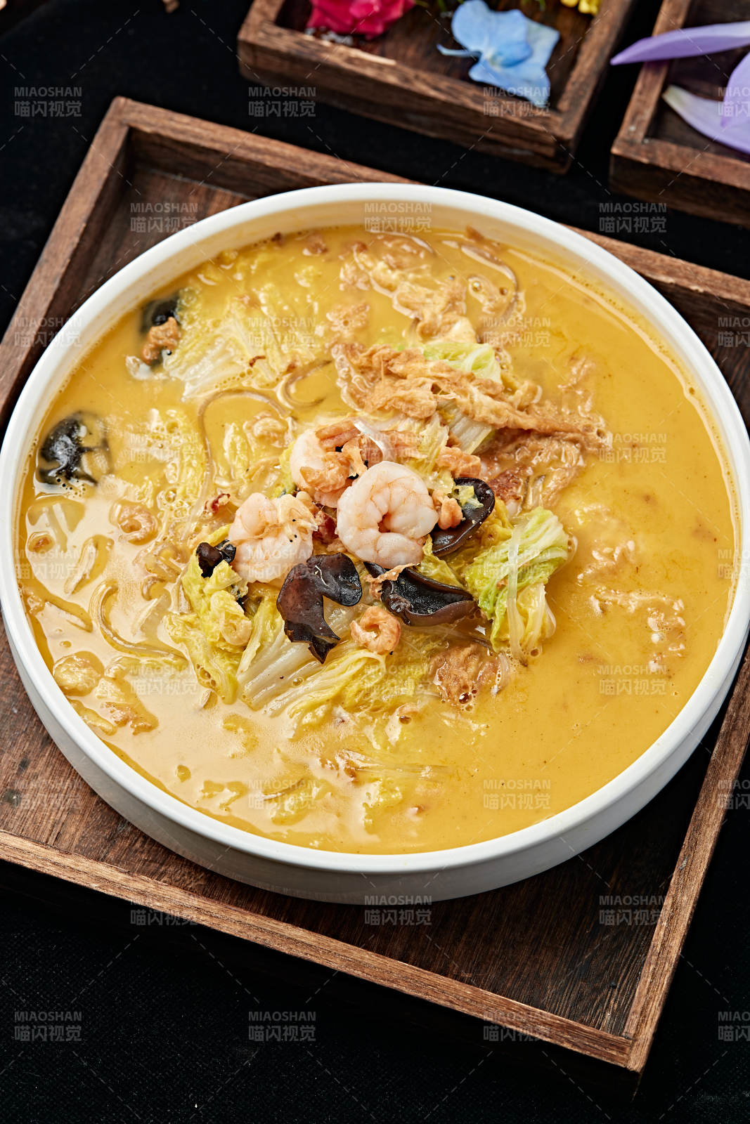 津菜浓汤炖八珍图片