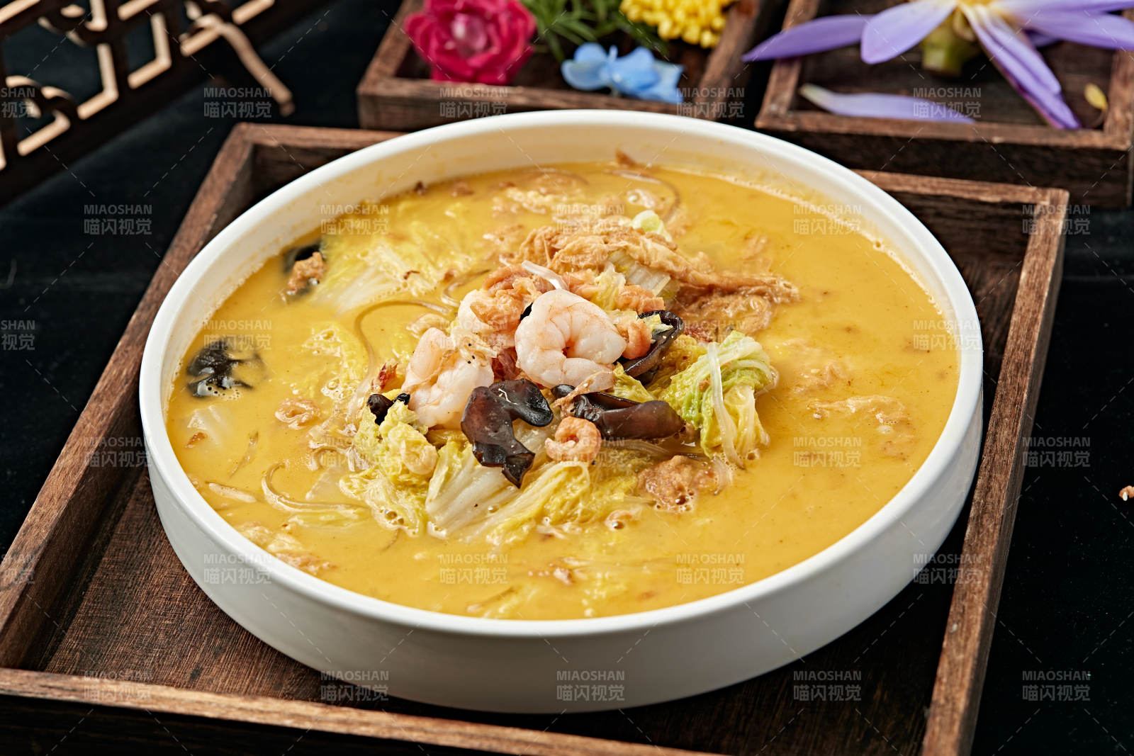 津菜浓汤炖八珍图片