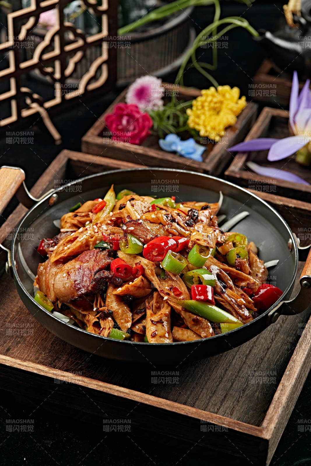 锅仔湘味腊肉豆干子卷图片